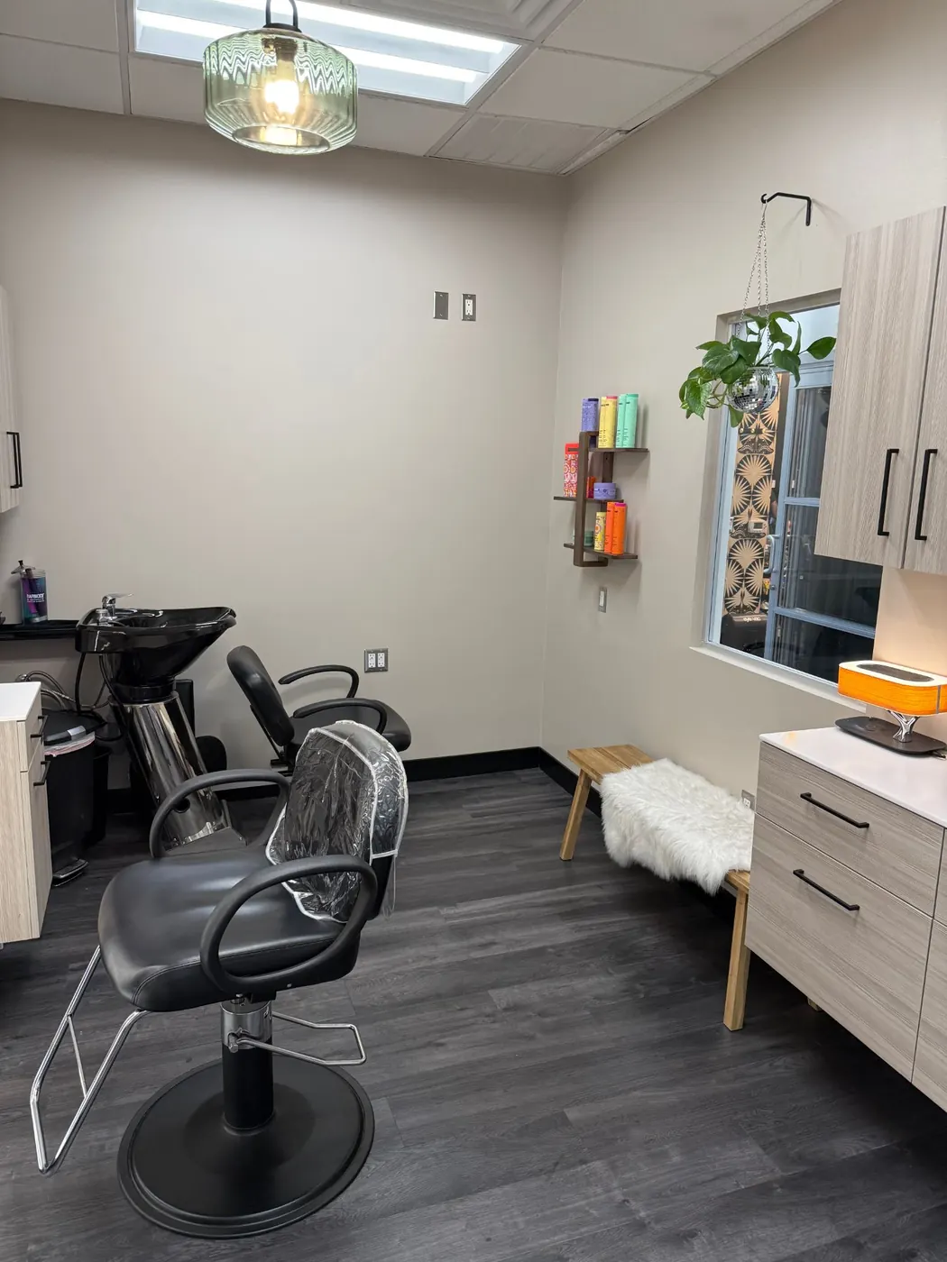 Suite with styling chair, shampoo bowl and a hanging disco-ball planter